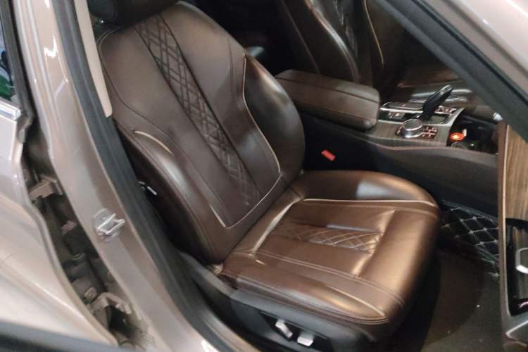 Used BMW 5 Series 2018 530Li Leading Edition Luxury Package Right Front Seat