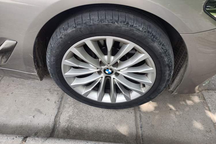 Used BMW 5 Series 2018 525Li Luxury Package Right Front Wheel Hub