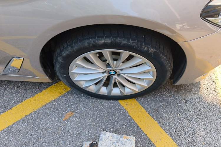 Used BMW 5 Series 2018 Facelifted 530Li xDrive Luxury Package Right Front Wheel Hub