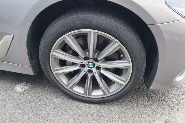 Used BMW 5 Series 2018 528Li Launch Special Edition Right Front Wheel Hub