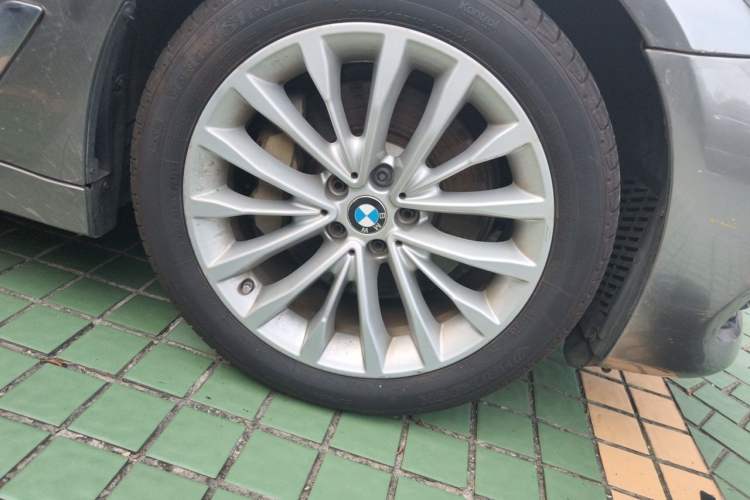 Used BMW 5 Series 2018 Revised Version 530Li Leading Edition Luxury Package Right Front Wheel Hub