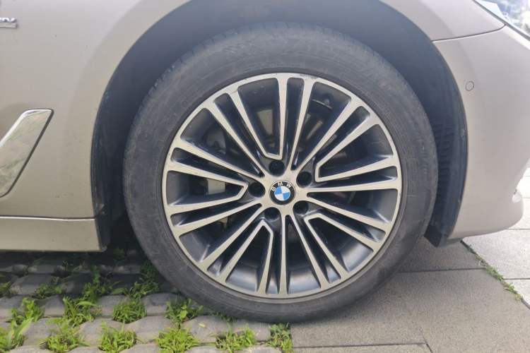 Used BMW 5 Series 2018 530Li Luxury Edition Premium Package Right Front Wheel Hub