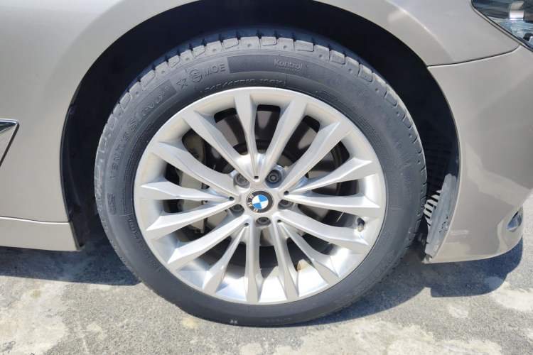 Used BMW 5 Series 2018 530Li Leading Edition Luxury Package Right Front Wheel Hub