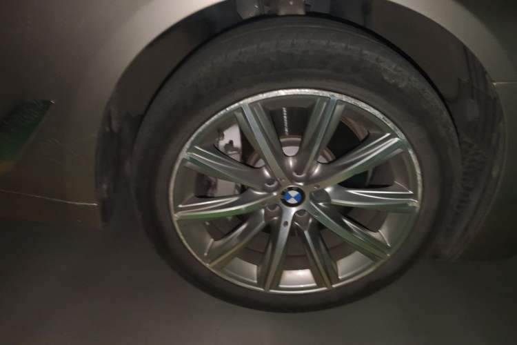 Used BMW 5 Series 2018 528Li Launch Special Edition Right Front Wheel Hub