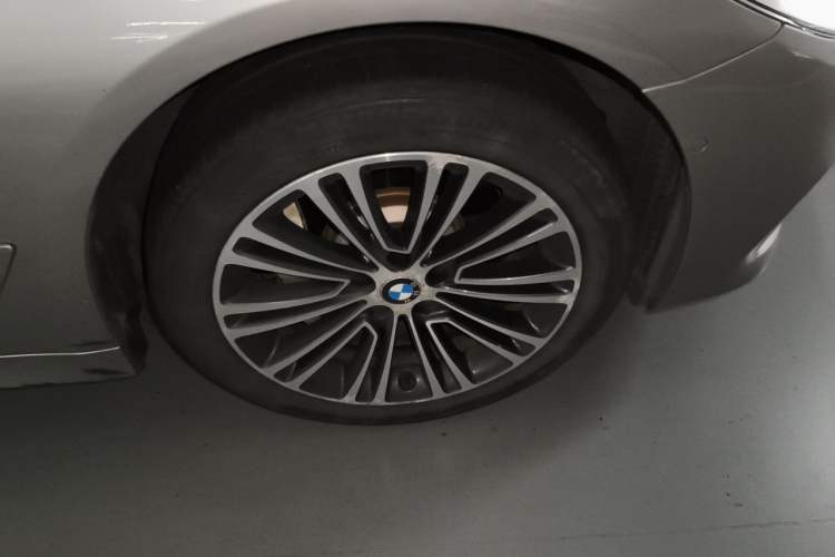 Used BMW 5 Series 2018 530Li Luxury Edition Premium Package Right Front Wheel Hub