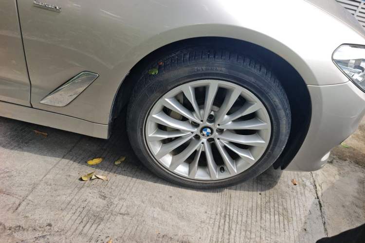 Used BMW 5 Series 2018 530Li Leading Edition Luxury Package Right Front Wheel Hub