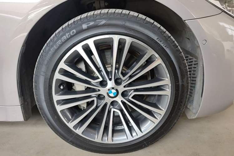 Used BMW 5 Series 2018 Facelifted 530Li Luxury Edition Premium Package Right Front Wheel Hub
