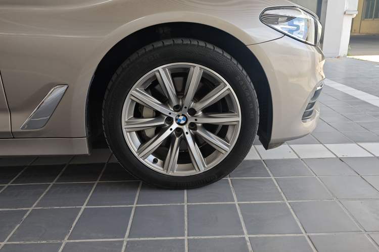 Used BMW 5 Series 2018 528Li Launch Special Edition Right Front Wheel Hub