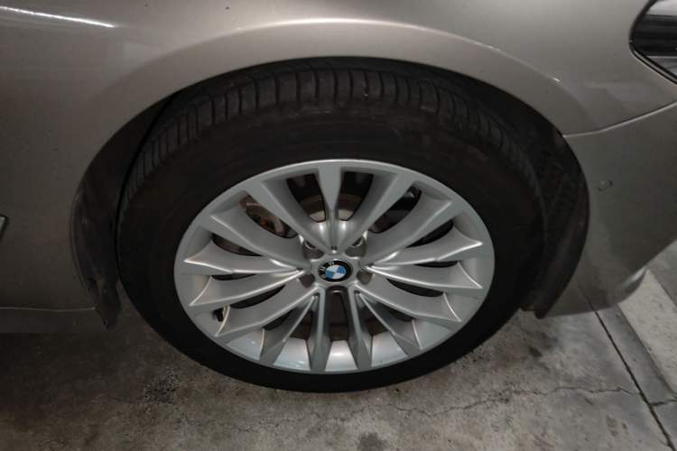 Used BMW 5 Series 2018 525Li Luxury Package Right Front Wheel Hub