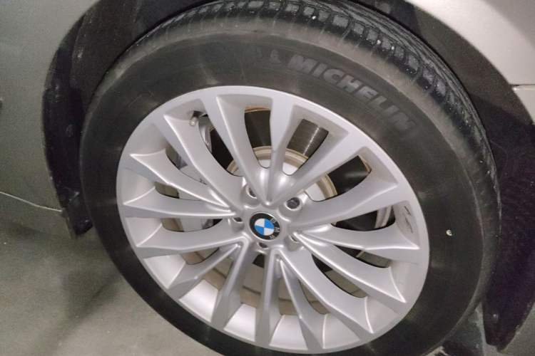 Used BMW 5 Series 2018 Facelifted 530Li xDrive Luxury Package Right Front Wheel Hub
