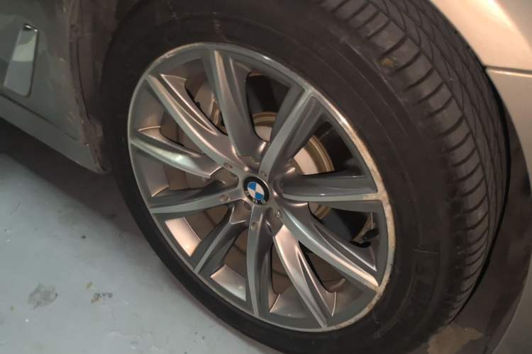 Used BMW 5 Series 2018 528Li Launch Special Edition Right Front Wheel Hub