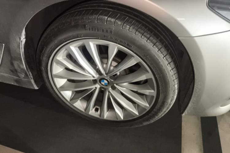 Used BMW 5 Series 2018 530Li Leading Edition Luxury Package Right Front Wheel Hub