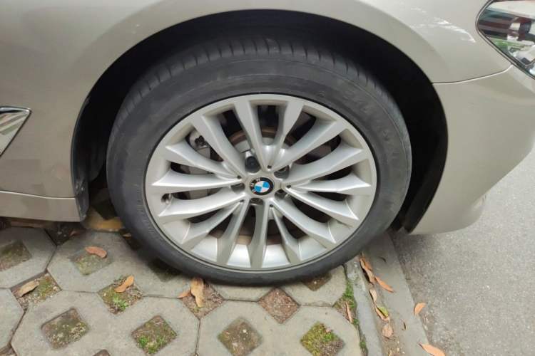 Used BMW 5 Series 2018 530Li Leading Edition Luxury Package Right Front Wheel Hub