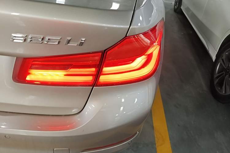 Used BMW 5 Series 2018 525Li Luxury Package Right Rear Taillight