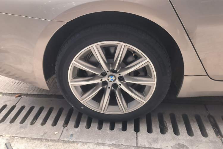 Used BMW 5 Series 2018 528Li Launch Special Edition Right Rear Wheel Hub