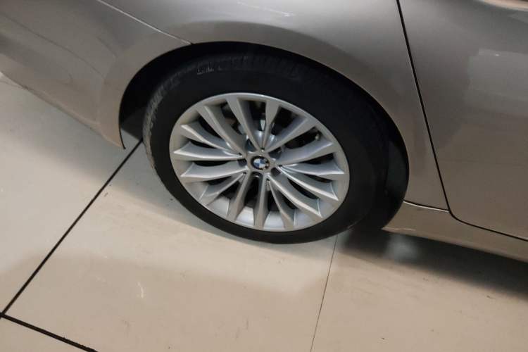 Used BMW 5 Series 2018 530Li Leading Edition Luxury Package Right Rear Wheel Hub