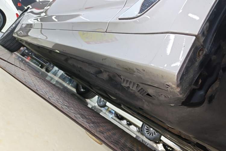 Used BMW 5 Series 2018 528Li Launch Special Edition Right Side Sill