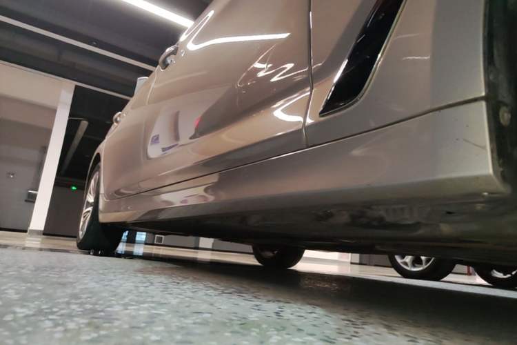 Used BMW 5 Series 2018 528Li Launch Special Edition Right Side Sill