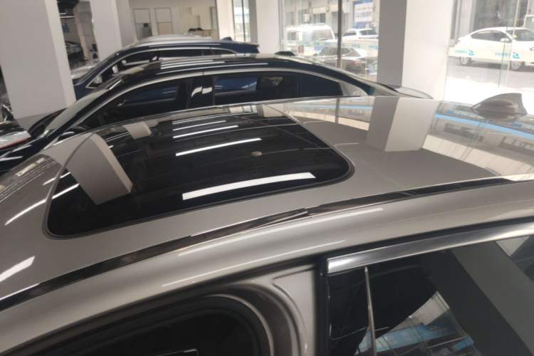 Used BMW 5 Series 2018 525Li Luxury Package Roof