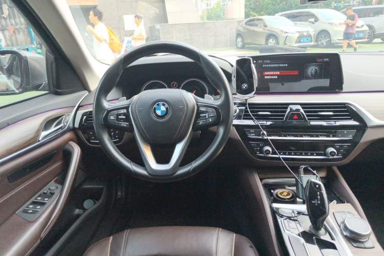 Used BMW 5 Series 2018 Revised Version 530Li Leading Edition Luxury Package Steering Wheel