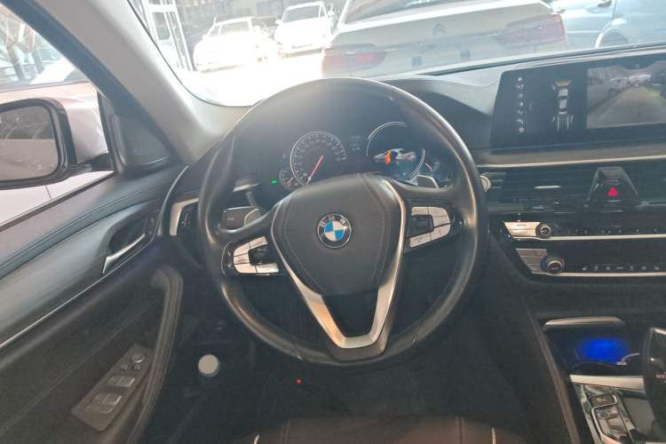 Used BMW 5 Series 2018 Revised Version 530Li Leading Edition Luxury Package Steering Wheel