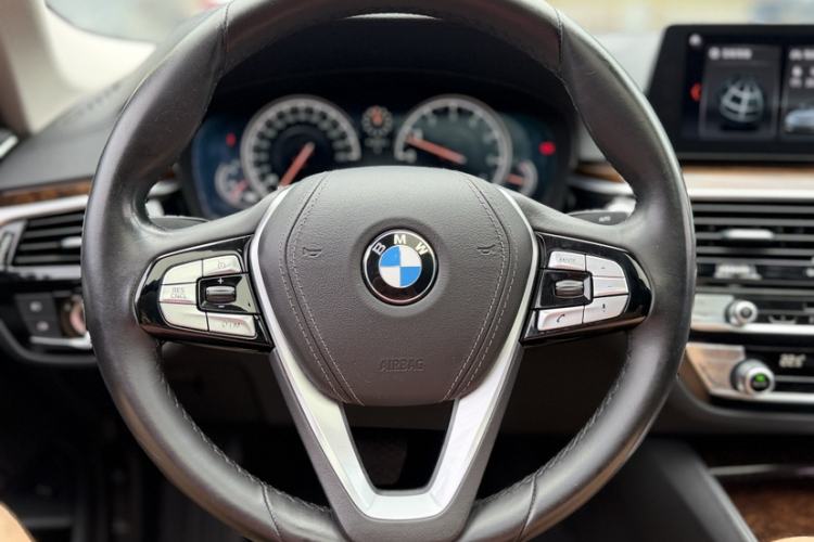 Used BMW 5 Series 2018 525Li Luxury Package Steering Wheel
