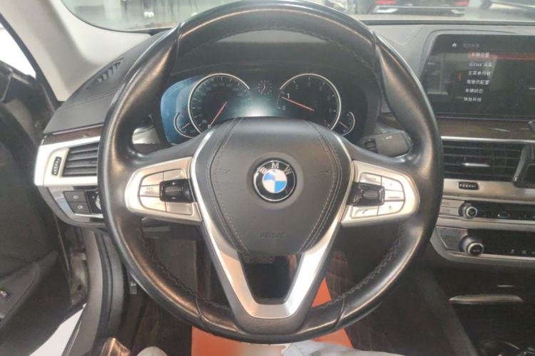 Used BMW 5 Series 2018 525Li Luxury Package Steering Wheel