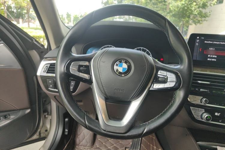 Used BMW 5 Series 2018 525Li Luxury Package Steering Wheel