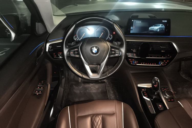 Used BMW 5 Series 2018 530Li Leading Edition Luxury Package Steering Wheel