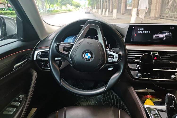 Used BMW 5 Series 2018 Revised Version 530Li Leading Edition Luxury Package Steering Wheel