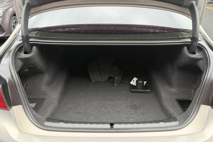 Used BMW 5 Series 2018 525Li Luxury Package Trunk