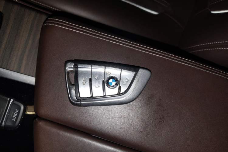 Used BMW 5 Series 2018 530Li Leading Edition Luxury Package Vehicle Key