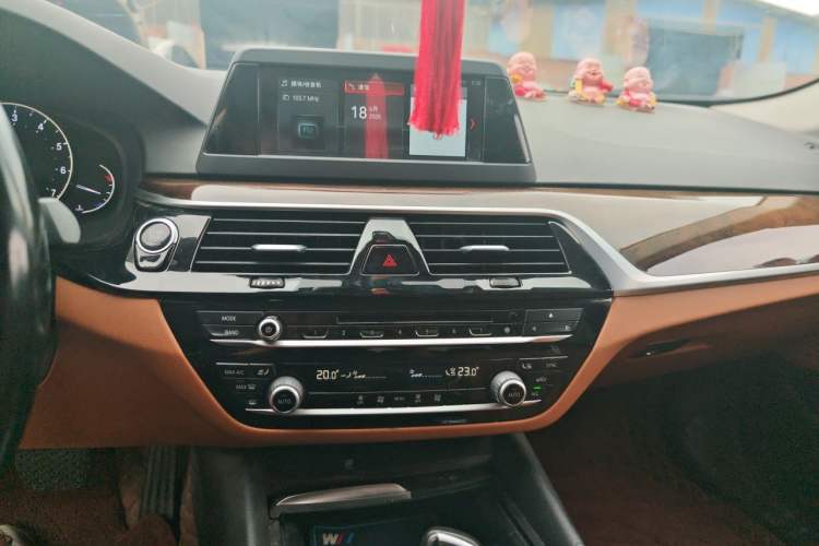 Used BMW 5 Series 2018 528Li Launch Special Edition Audio And AC Panel
