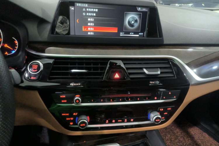 Used BMW 5 Series 2018 528Li Launch Special Edition Audio And AC Panel