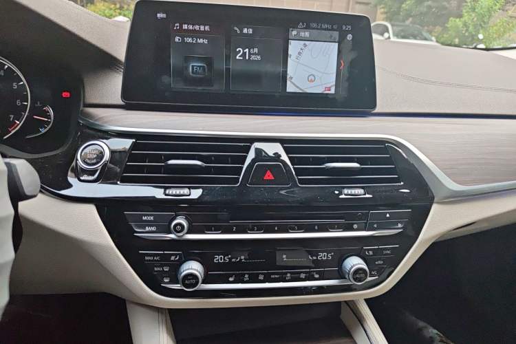 Used BMW 5 Series 2018 530Li Leading Edition Luxury Package Audio And AC Panel