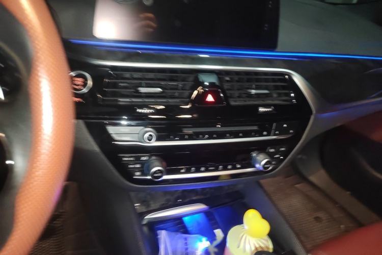 Used BMW 5 Series 2018 Restyled 530Li Leading Edition M Sport Package Audio And AC Panel