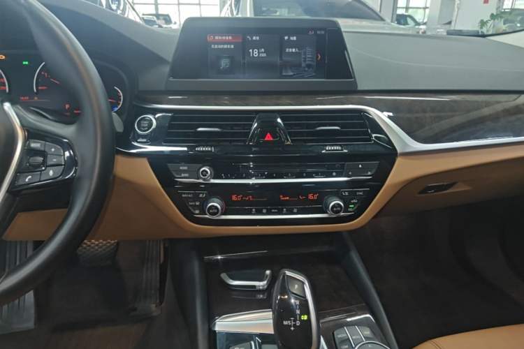 Used BMW 5 Series 2018 528Li Launch Special Edition Audio And AC Panel