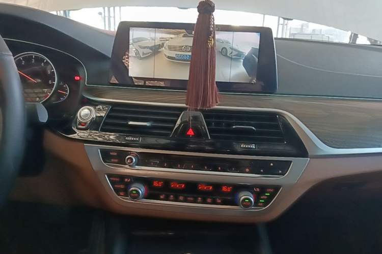 Used BMW 5 Series 2018 528Li Launch Special Edition Audio And AC Panel