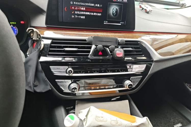 Used BMW 5 Series 2018 525Li Luxury Package Audio And AC Panel