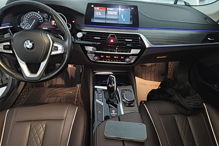 Used BMW 5 Series 2018 Revised Version 530Li Leading Edition Luxury Package Audio And AC Panel