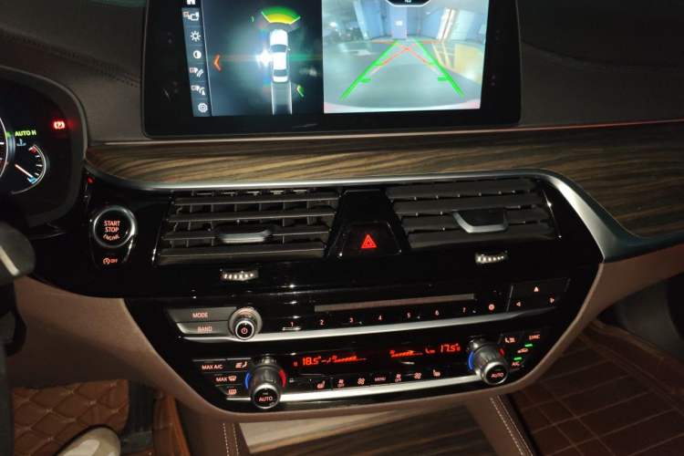 Used BMW 5 Series 2018 530Li Leading Edition Luxury Package Audio And AC Panel