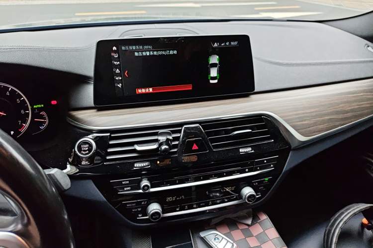 Used BMW 5 Series 2018 530i M Sport Package Audio And AC Panel