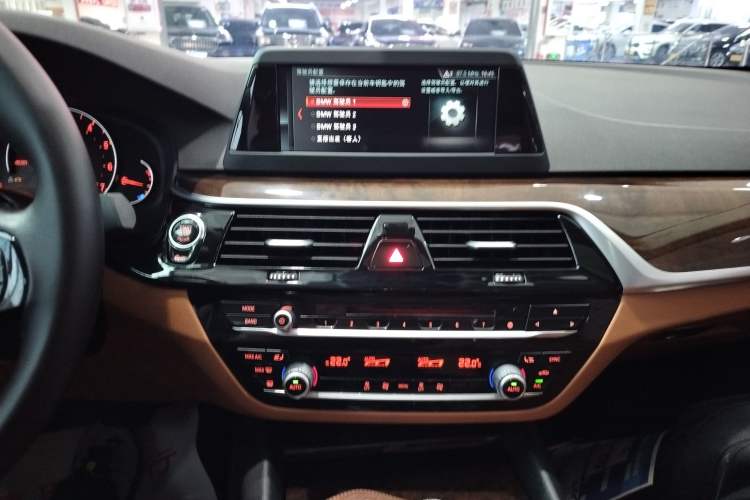 Used BMW 5 Series 2018 528Li Launch Special Edition Audio And AC Panel