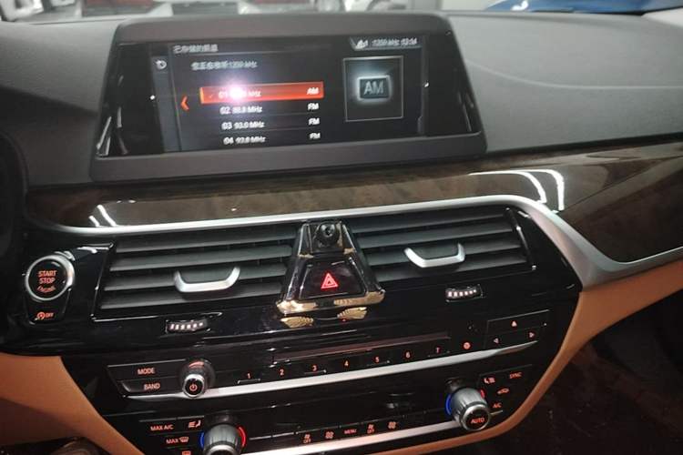 Used BMW 5 Series 2018 528Li Launch Special Edition Audio And AC Panel