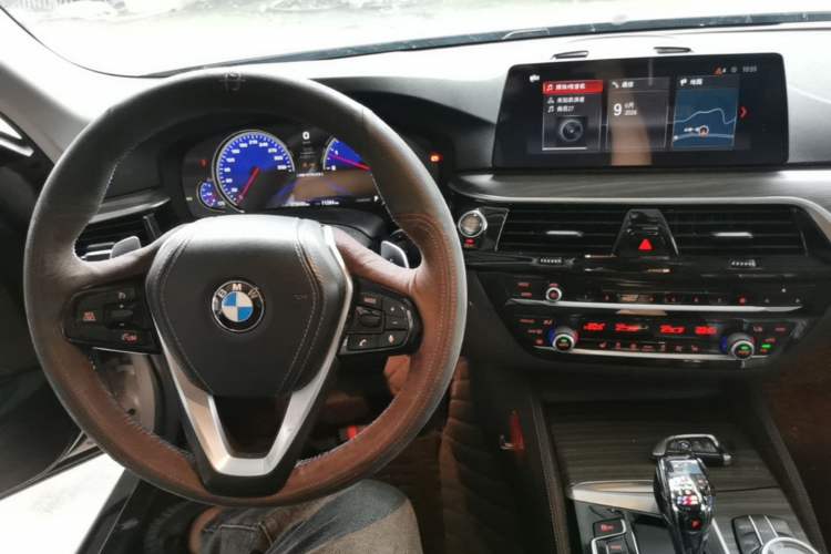 Used BMW 5 Series 2018 530Li xDrive Luxury Package Center Console