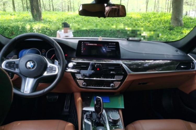 Used BMW 5 Series 2018 530Li Leading Model M Sport Package Center Console