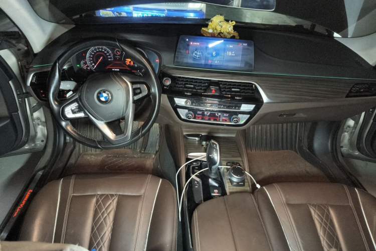 Used BMW 5 Series 2018 530Li Luxury Edition Premium Package Center Console