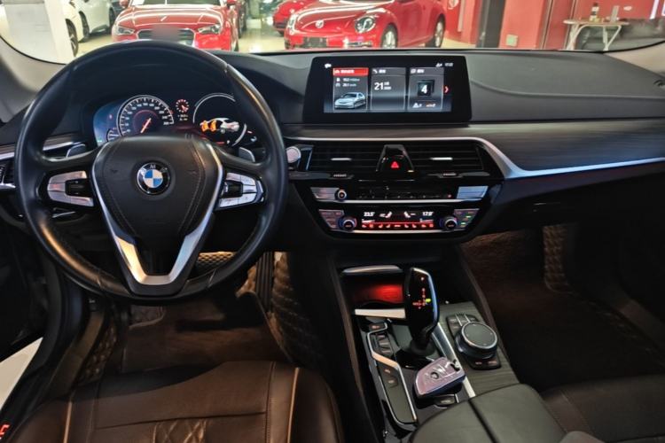 Used BMW 5 Series 2018 Facelifted 530Li Luxury Edition Premium Package Center Console