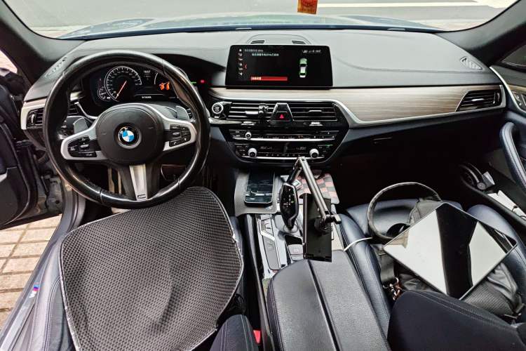 Used BMW 5 Series 2018 530i M Sport Package Center Console