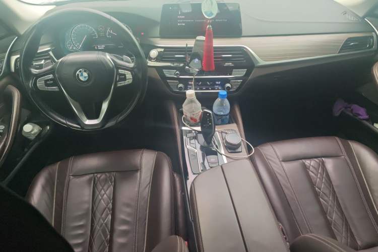Used BMW 5 Series 2018 Facelifted 530Li Luxury Edition Premium Package Center Console
